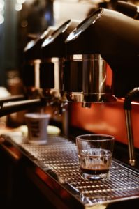 Rüdesheimer Kaffee Set - zuerst kochen, dann in Kaffeetassen geben Rüdesheimer Kaffee Set - zuerst kochen, dann in Kaffeetassen geben
